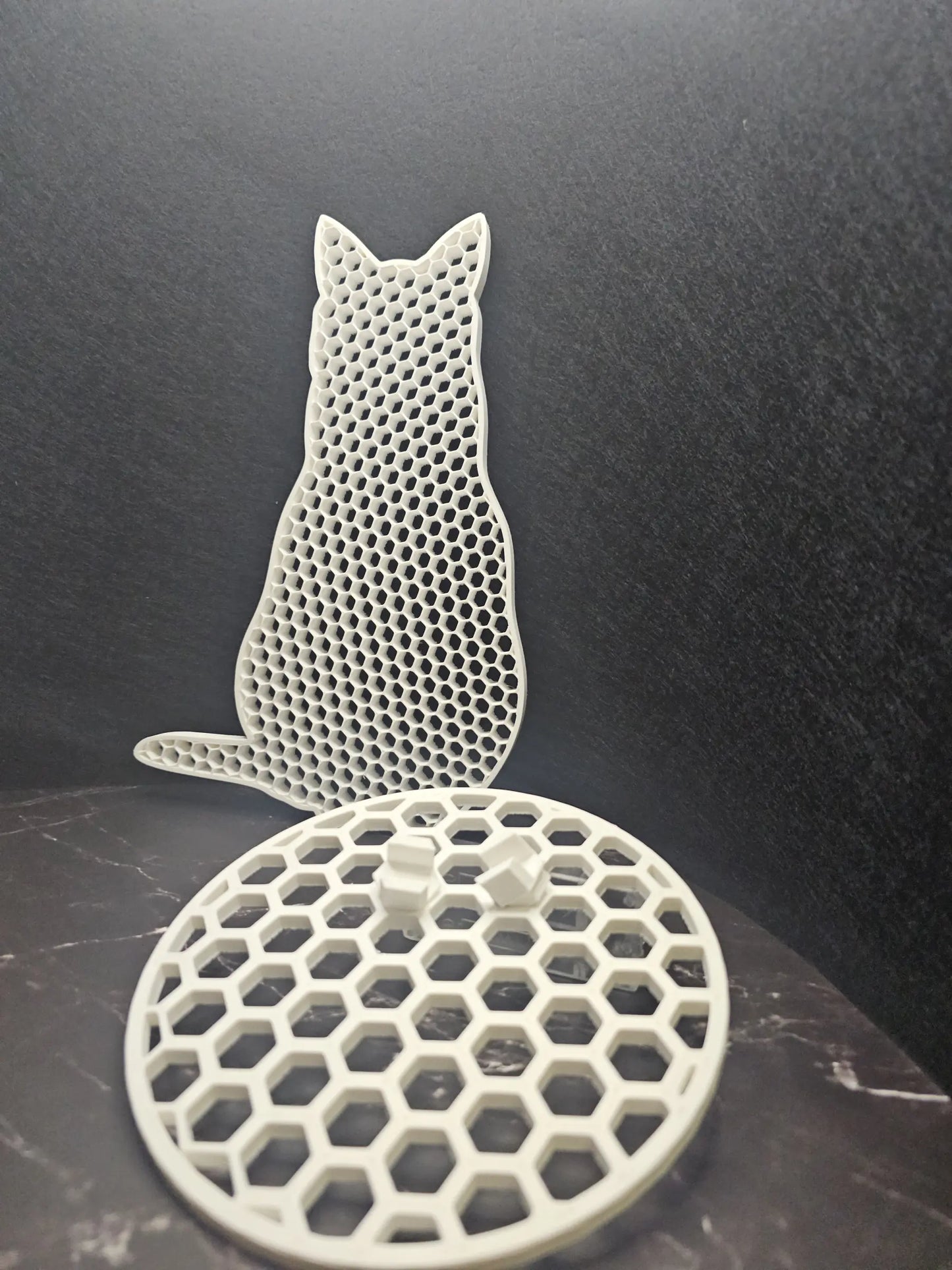 3D XL Cat with Base - Modern Loft Decoration and Minimalism